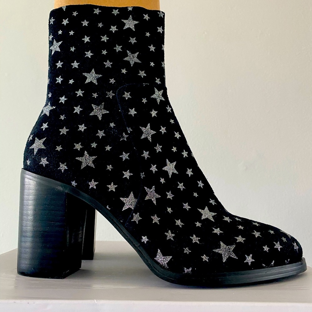 Steve Madden Star booties suede